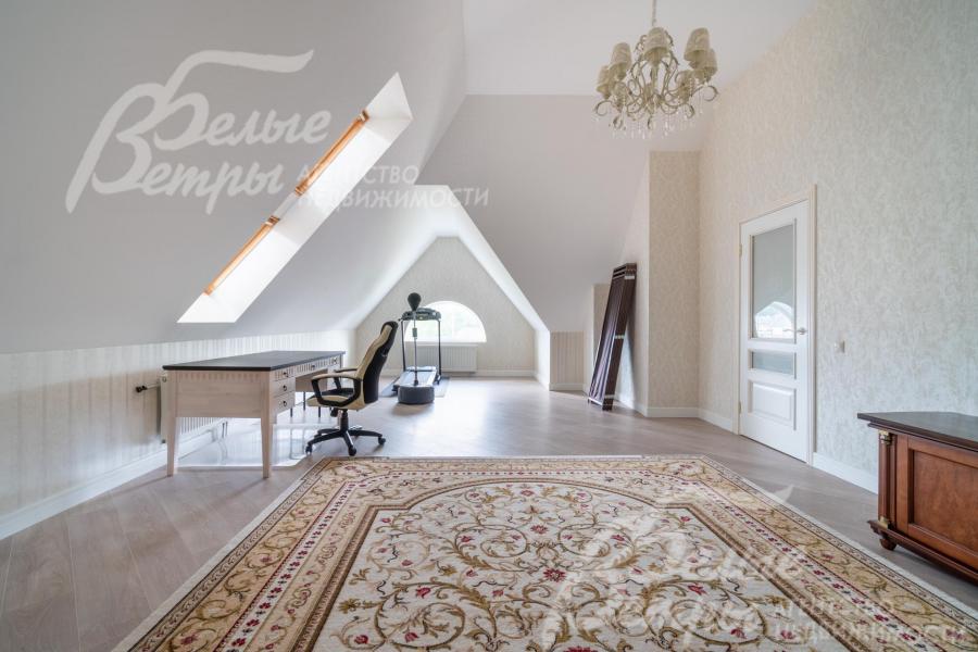 Помещение свободного назначения на мансардном этаже 42 кв.м, может быть оборудовано под спортзал, либо игровую комнату