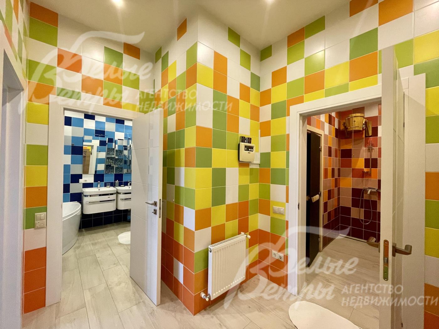 Большой санузел 2-го этажа с зоной сауны