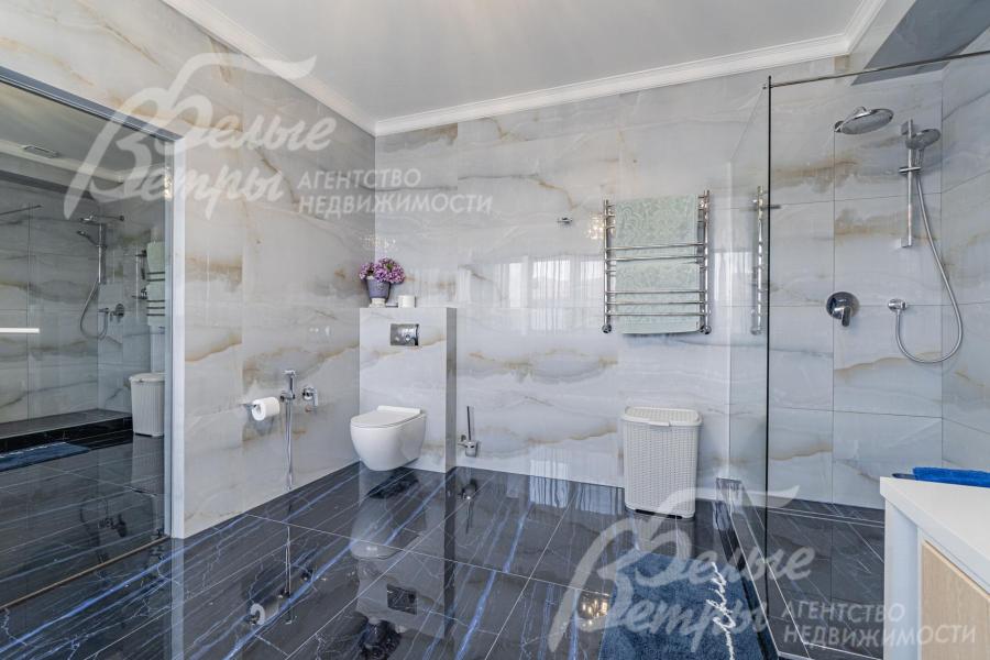 Установлена итальянская сантехника + GROHE (Германия)