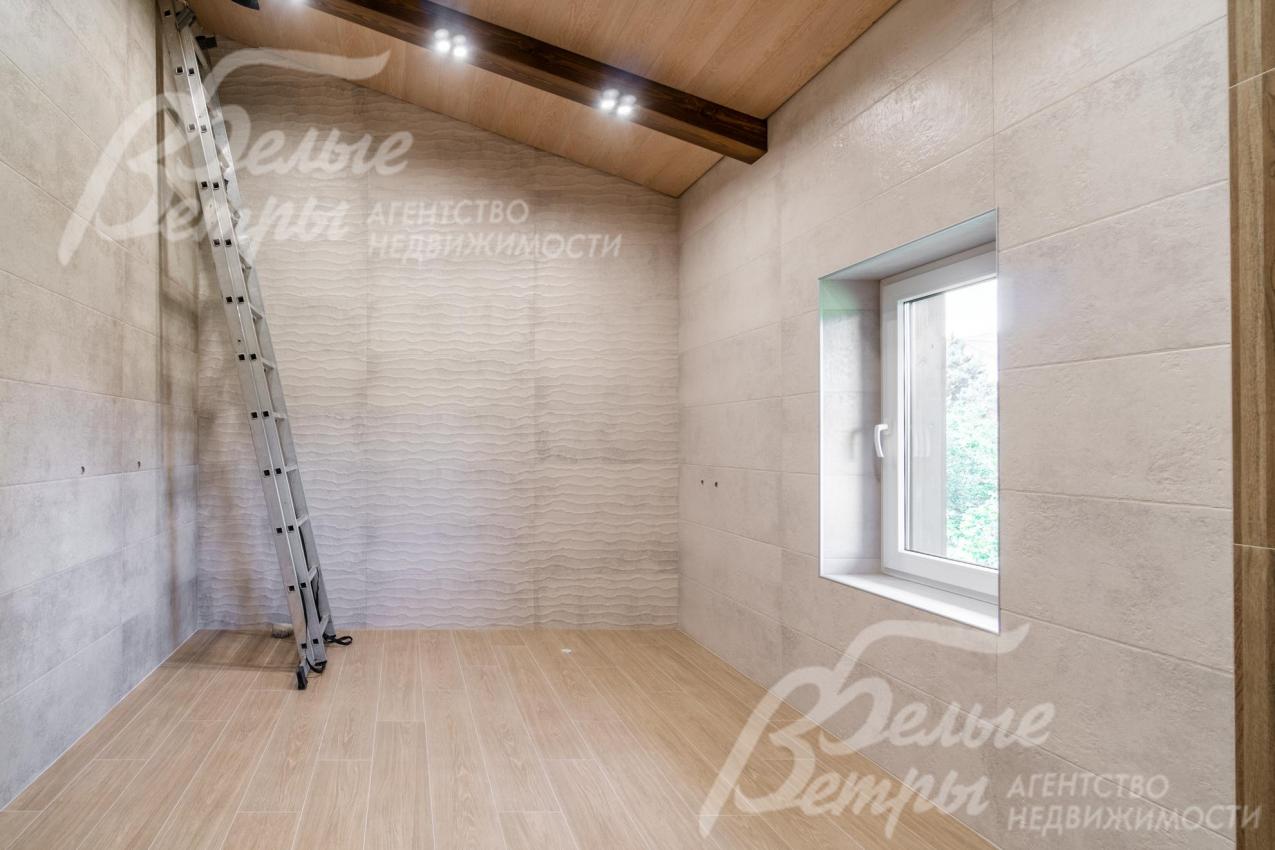 Санузел мастер-спальни 10 кв.м с окном