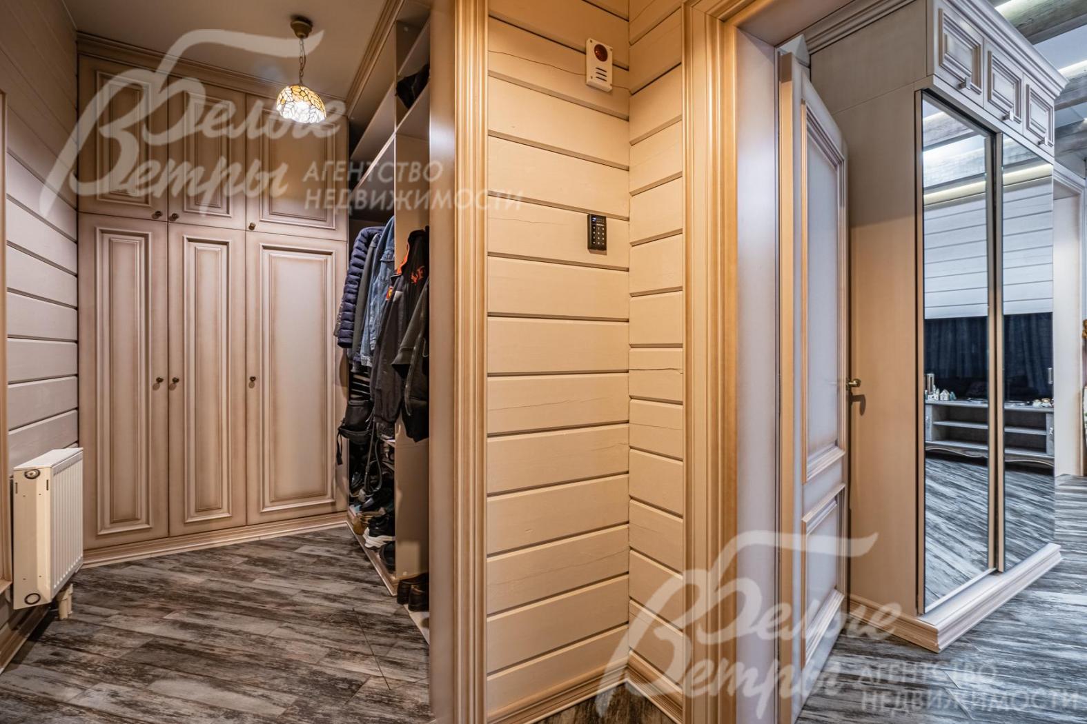 Прихожая с гардеробной