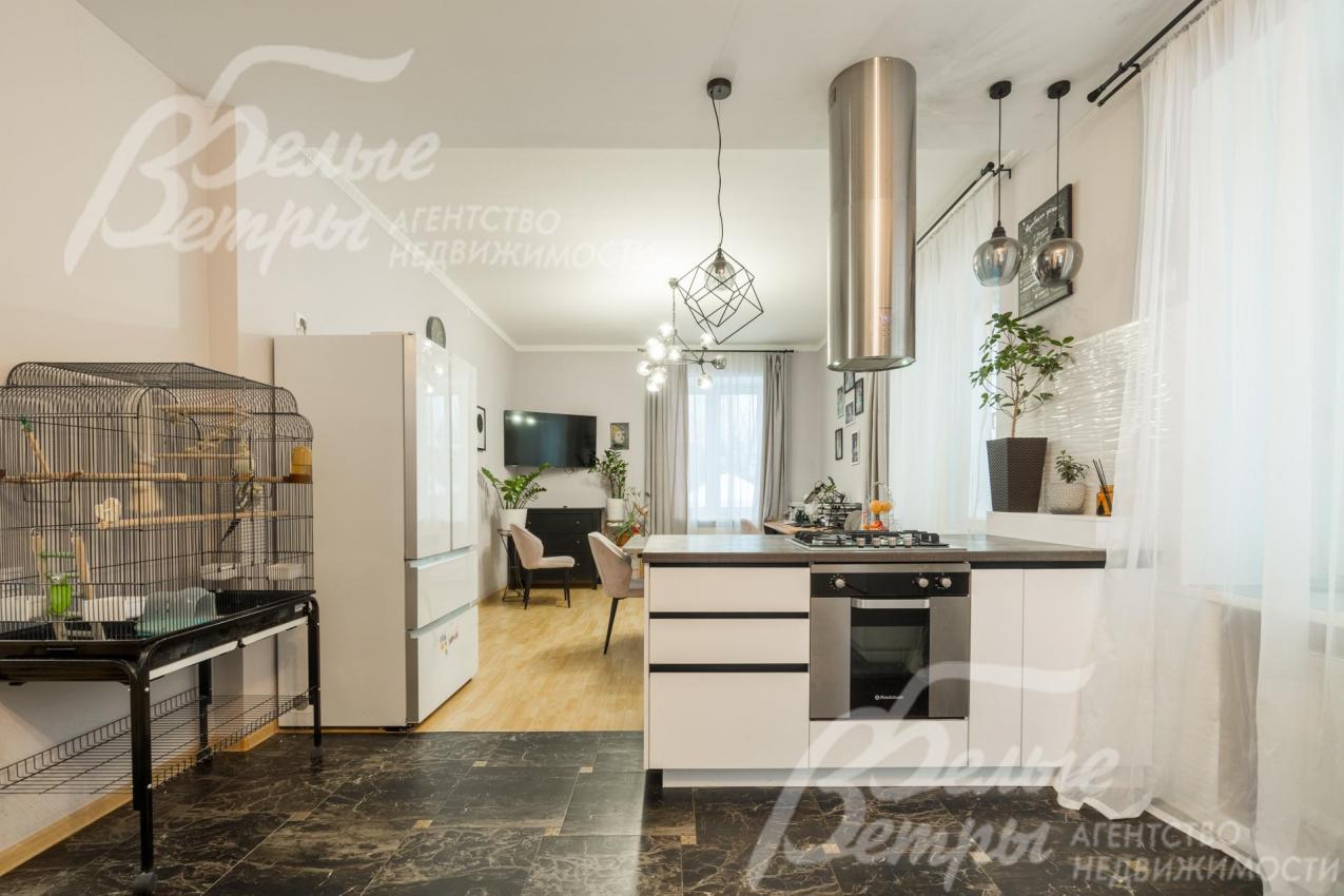 Кухня с островом и встроенной техникой NEFF