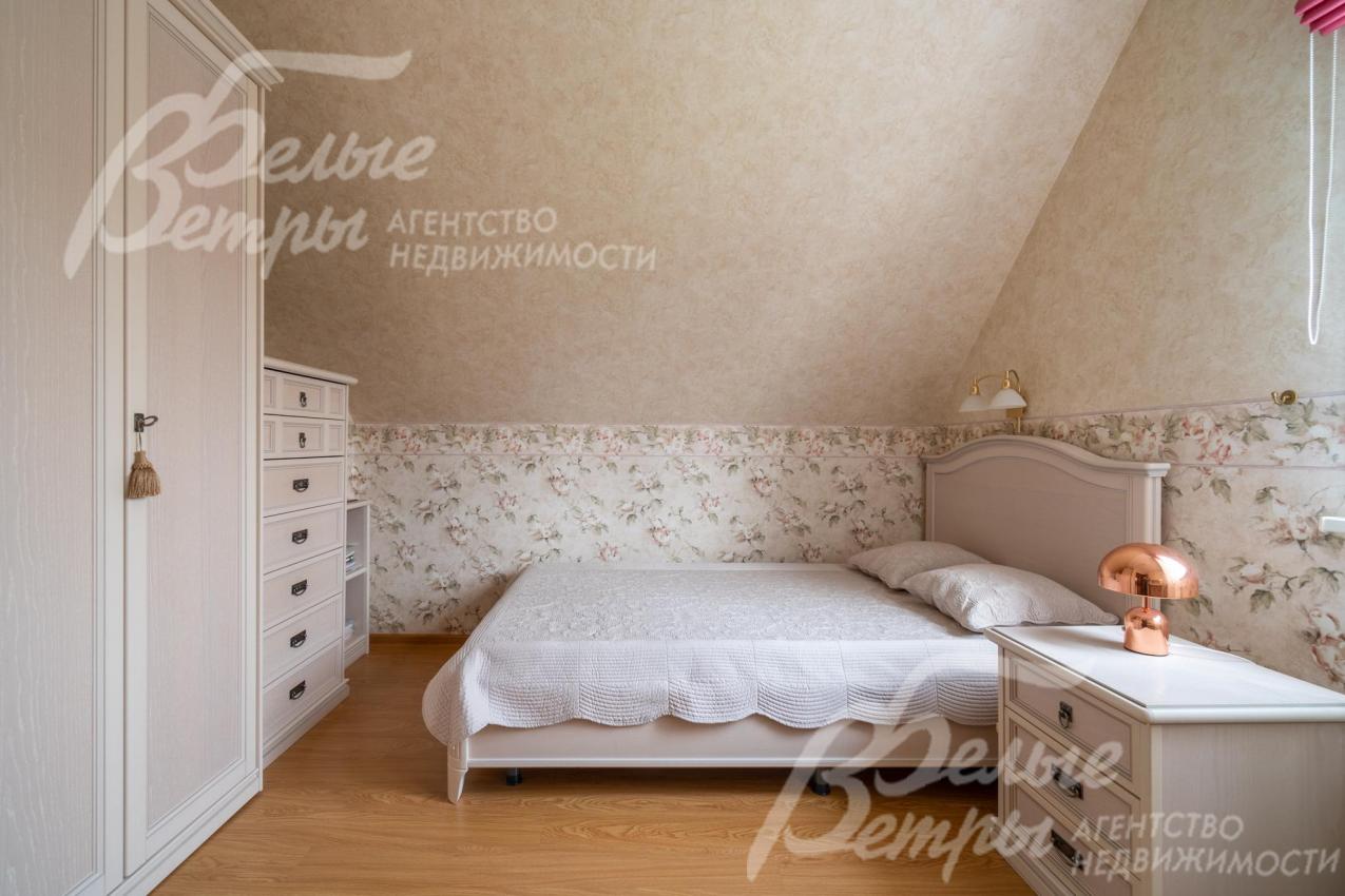 В спальнях установлены итальянские спальные гарнитуры