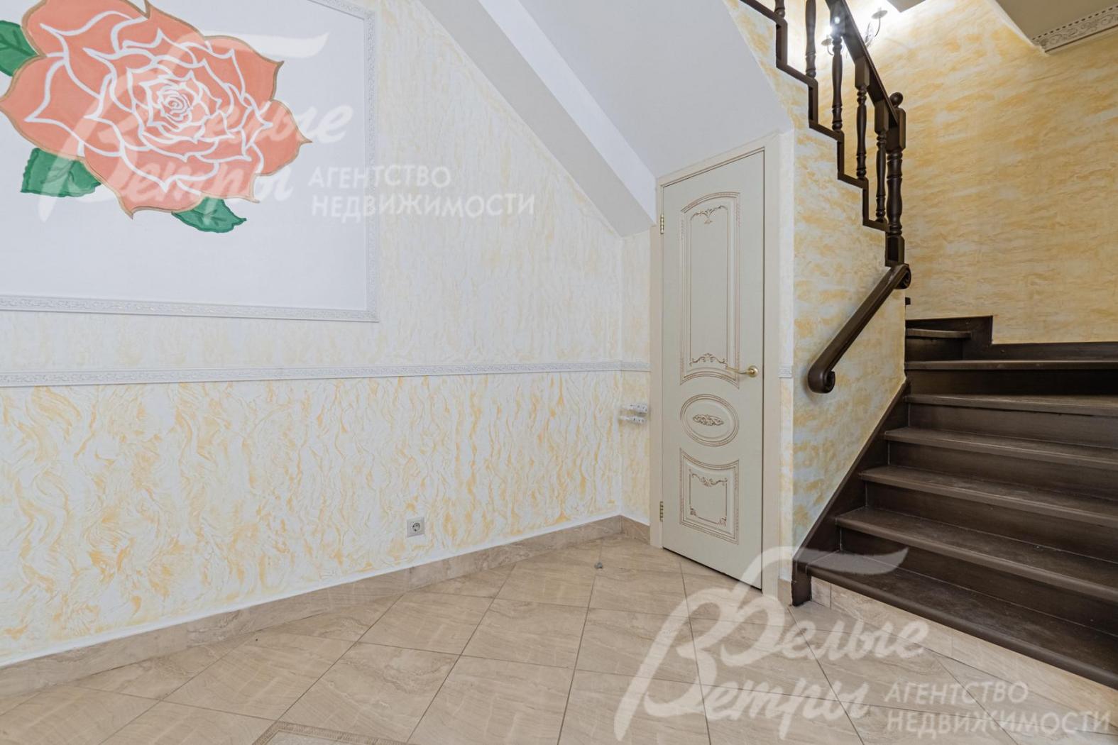 На полу керамогранит с водяным подогревом