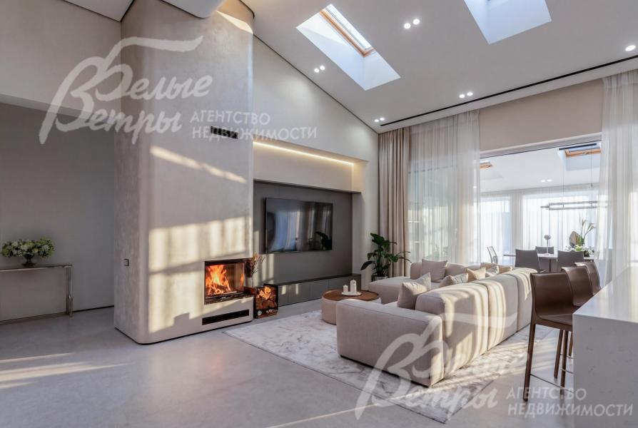 Зона гостиной с дровяным камином