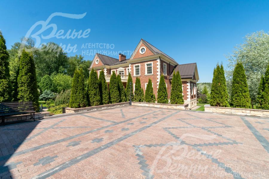 Открытая парковка на 8 автомобилей