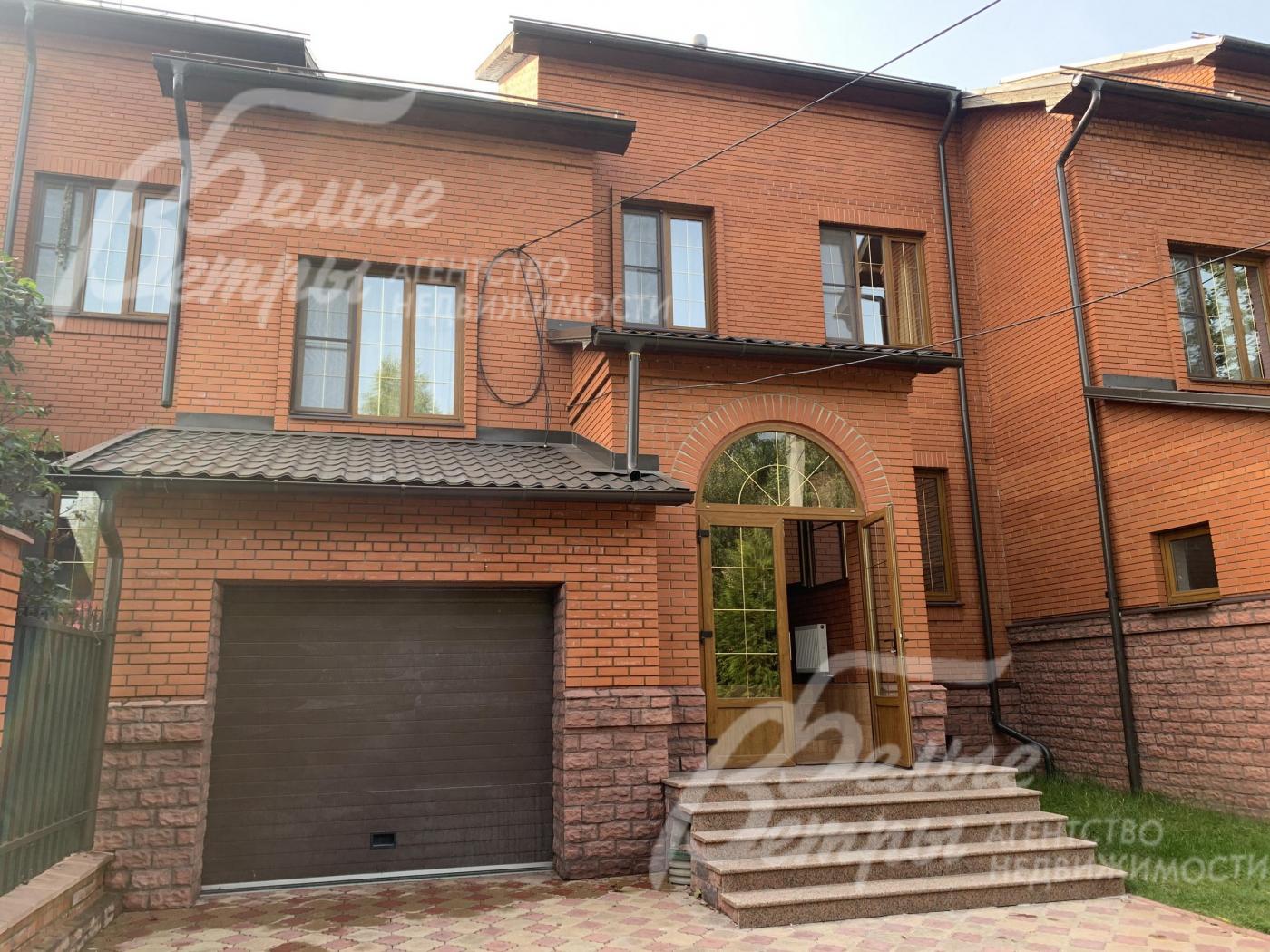 Таунхаус с гаражом на 1 машиноместо