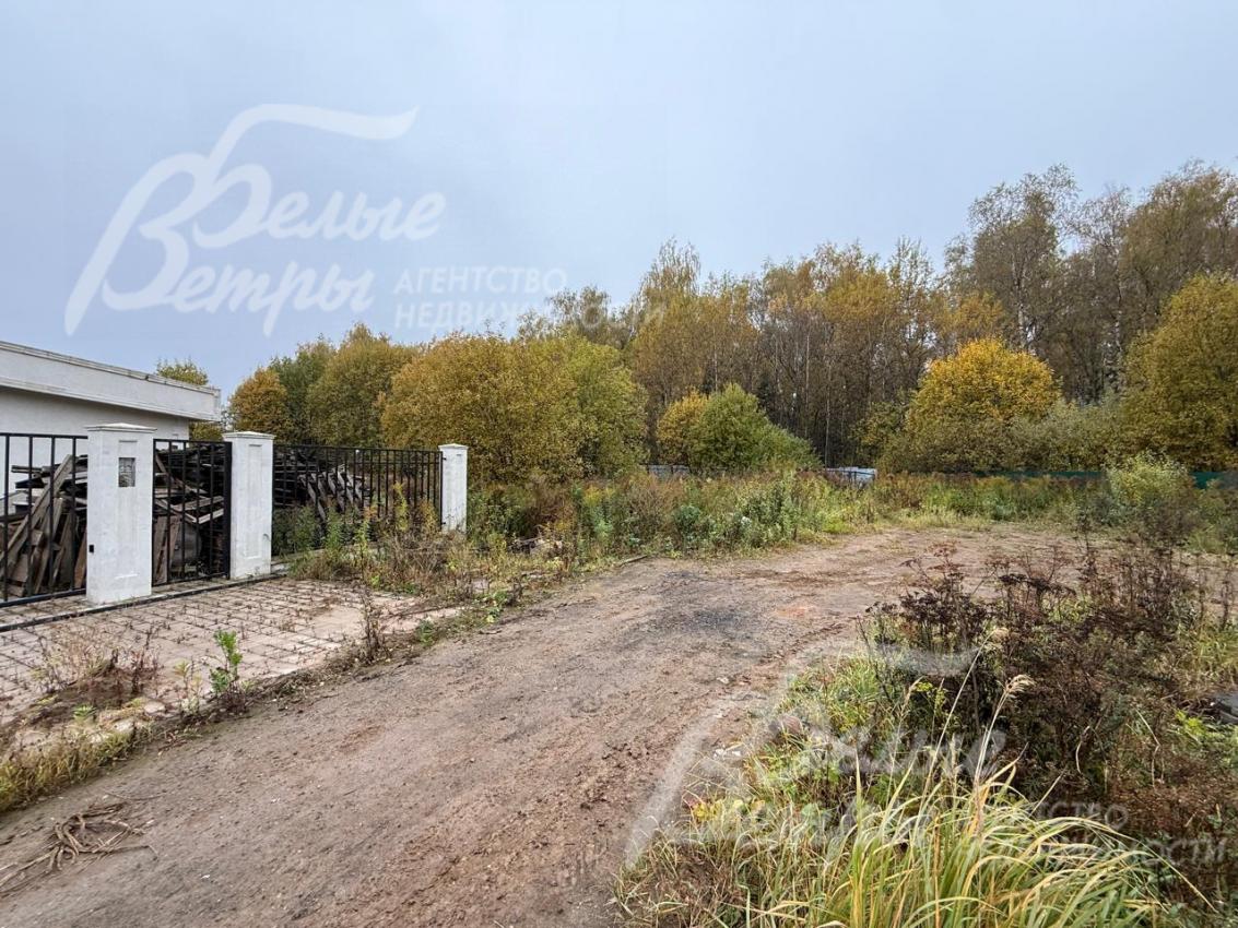 Площадь участка и его территория предоставляют неограниченные возможности для реализации любых архитектурных и ландшафтных проектов