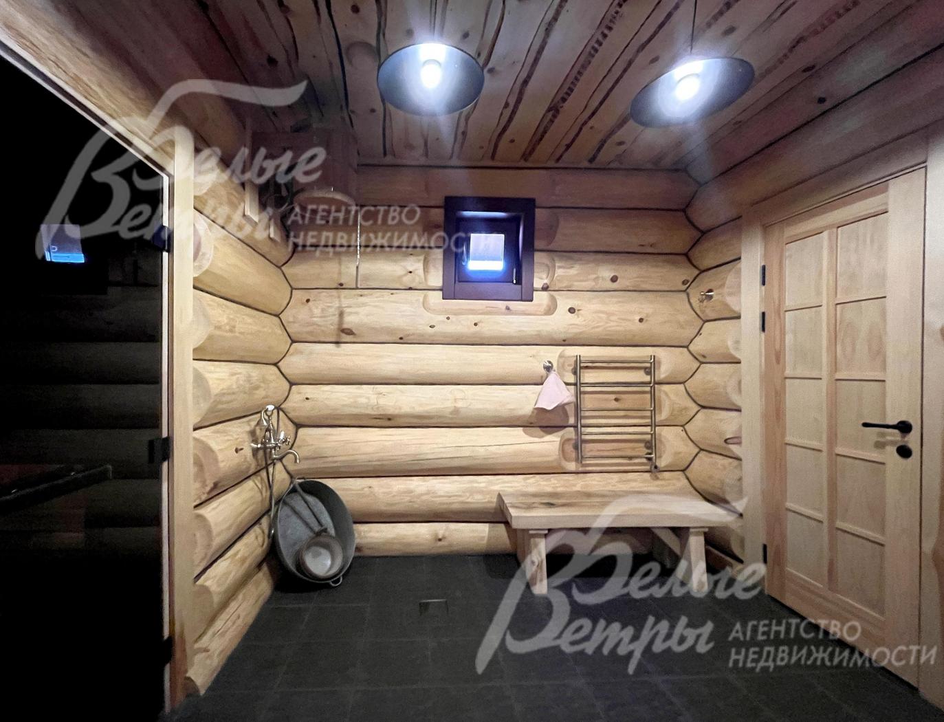 Баня 90 кв.м построена из бревен в едином архитектурном стиле с основным домом