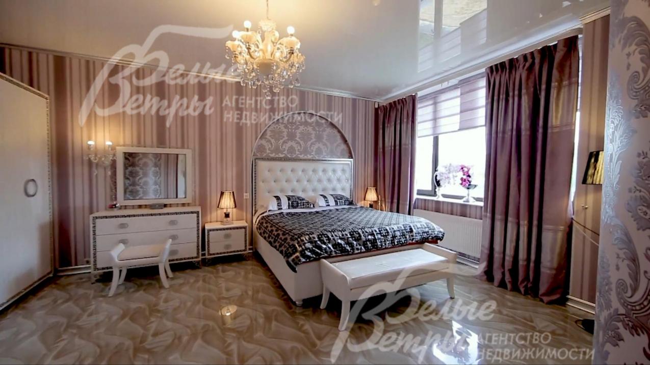 Главная спальня на 2-ом этаже