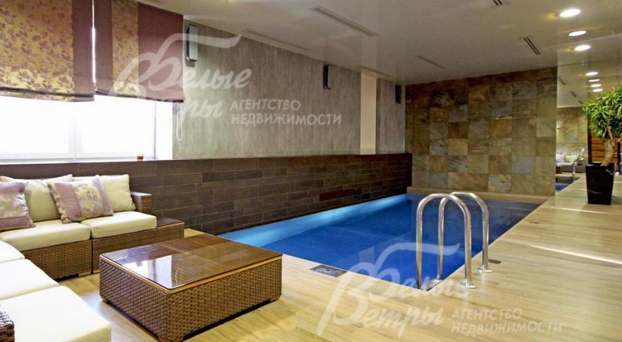 Бссейн с противотоком, сауной и спортивным залом