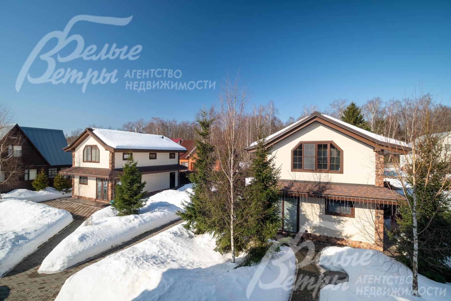 Комплекс домов стоит на благоустроенном ровном участке 15 соток с парковым ландшафтом 