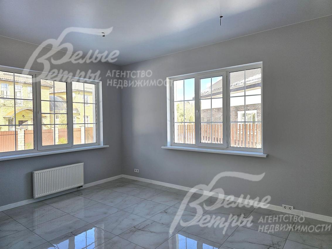 Спальня 12.3 кв.м на первом этаже