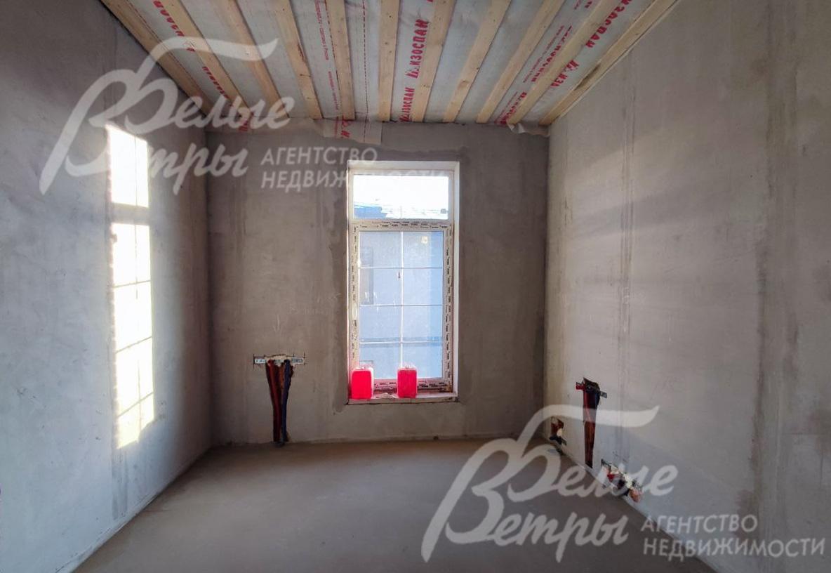 Все коммуникации в доме разведены до точек, подготовлен водяной тёплый пол из шитого полиэтилена Stout