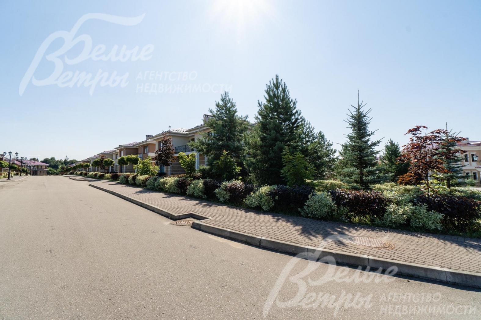 Ландшафтный дизайн на улицах поселка Николинские ключи Резиденция