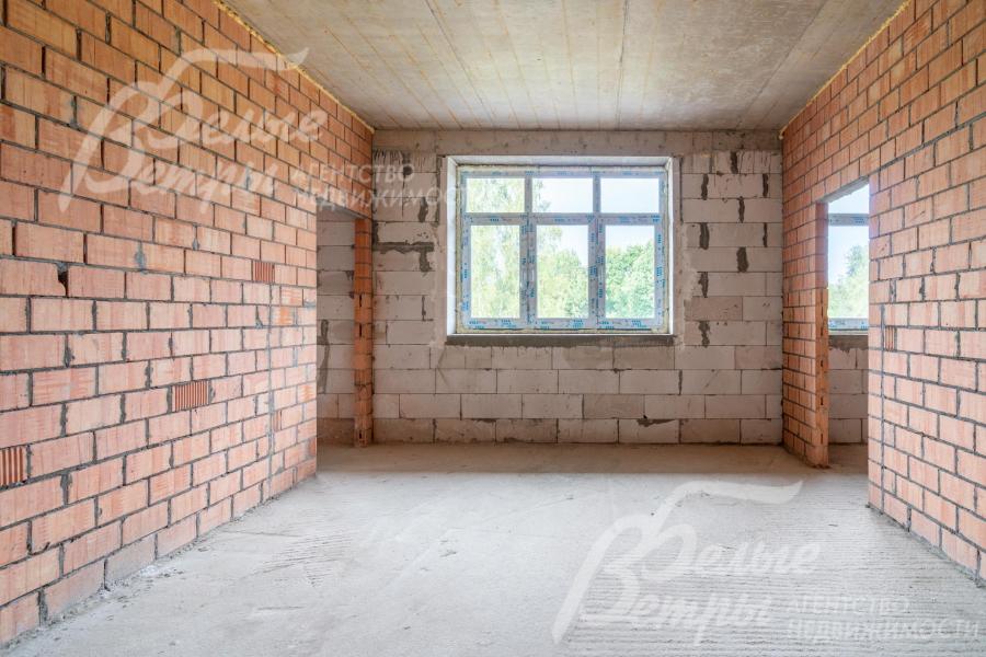 В планировке - много окон, оптимальное количество санузлов, вместительные гардеробные и технические помещения