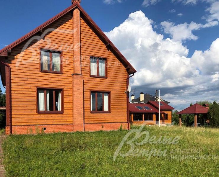Деревянный дом 210 кв.м на участке 15 соток