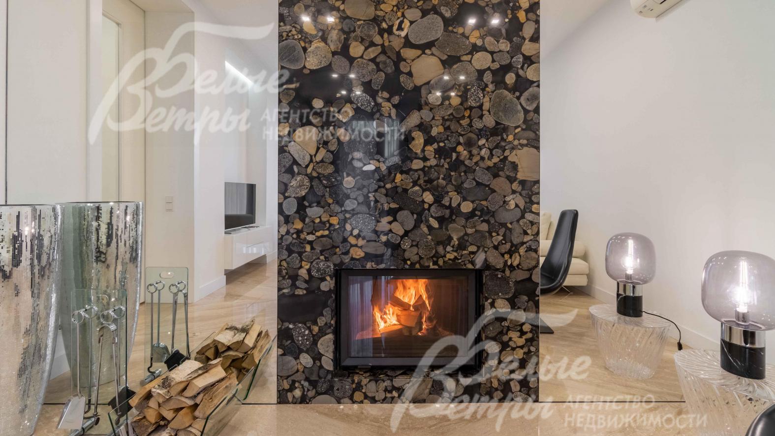 Портал камина облицован бразильским мрамором Black Marinace