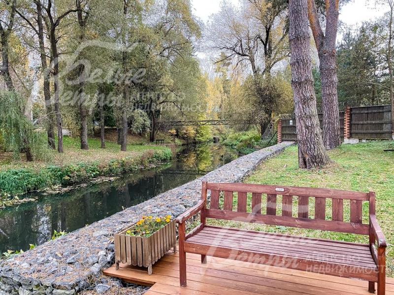 Благоустроенная набережная с зонами отдыха