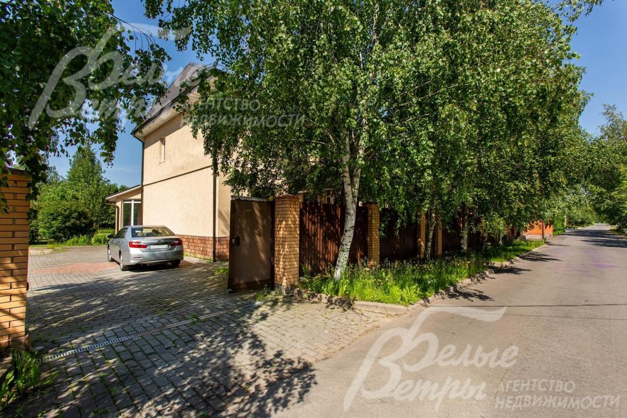 Откатные автоматические ворота, площадка выложена плиткой