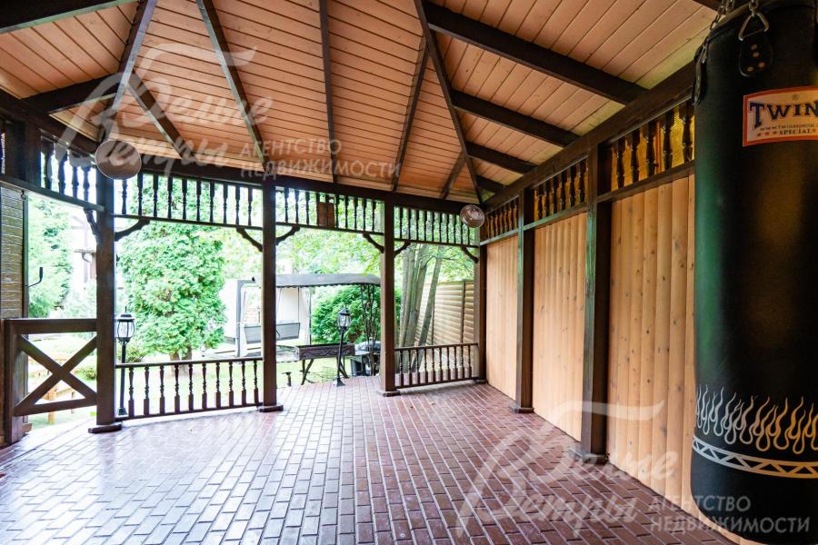 Беседка-терраса 40 кв.м с зоной барбекю.