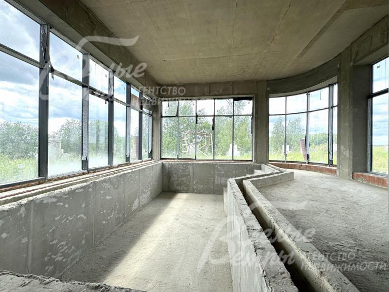 В спа-зоне - большой бассейн: чаша 75 кв.м