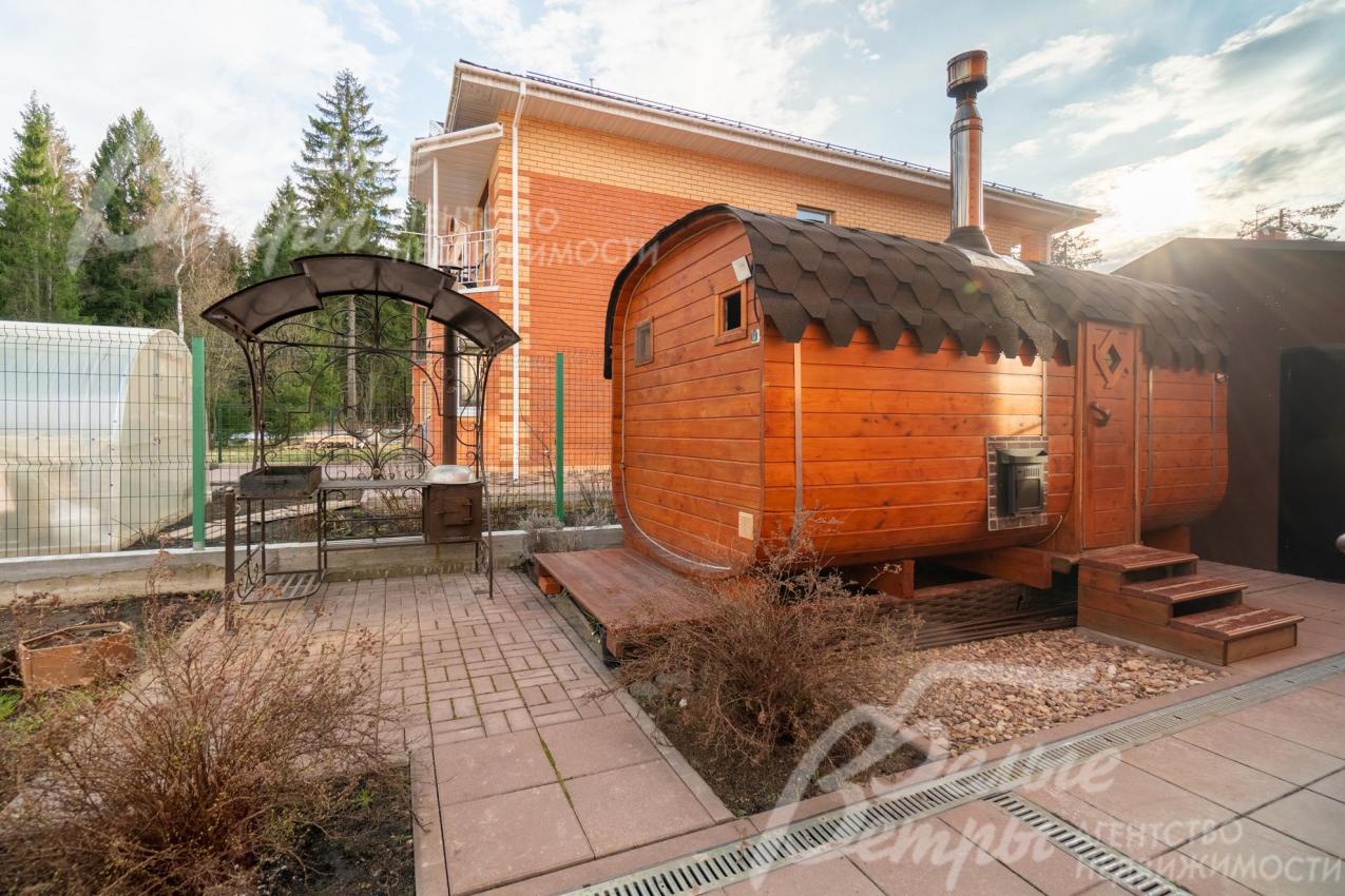 Кедровая баня-бочка и мангальная зона