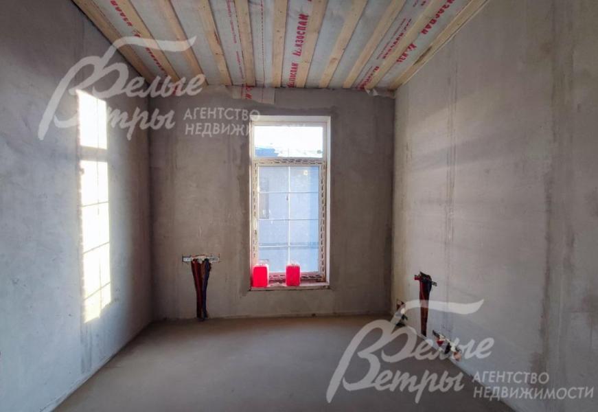 Все коммуникации в доме разведены до точек, подготовлен водяной тёплый пол из шитого полиэтилена Stout