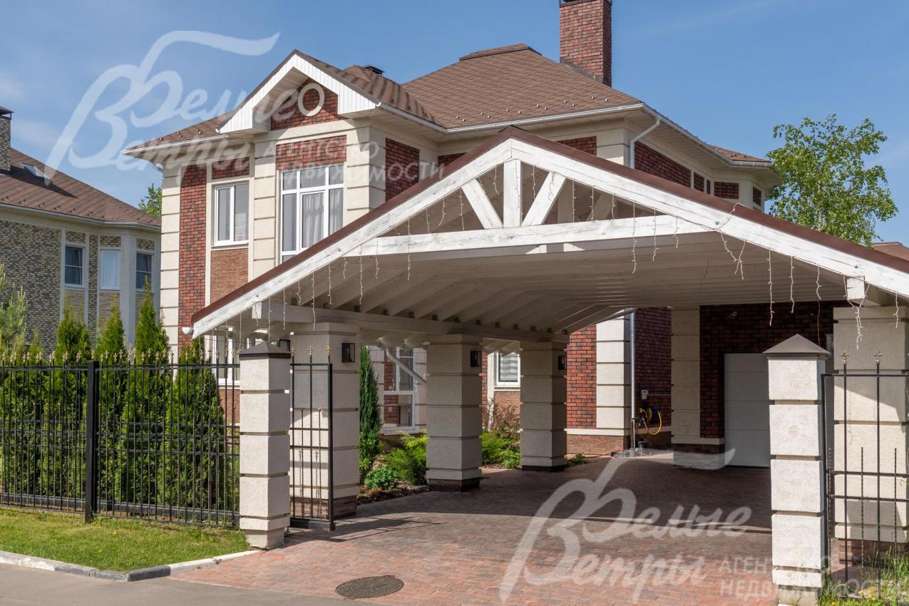 Въезд на участок: установлены откатные ворота шириной 5,5 м, предоставляет независимый въезд-выезд двум авто