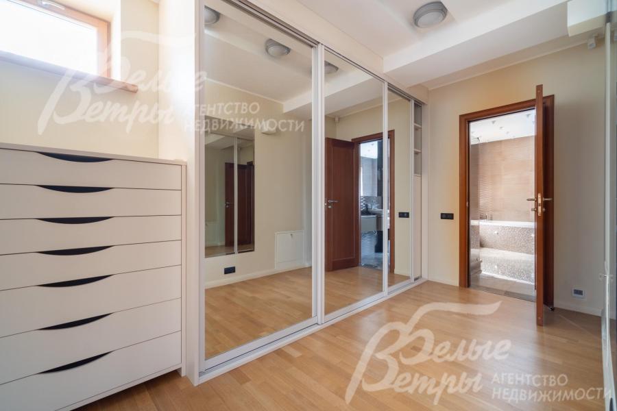 Гардеробная в мастер-блоке