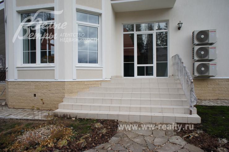 Выход на участок из гостиной