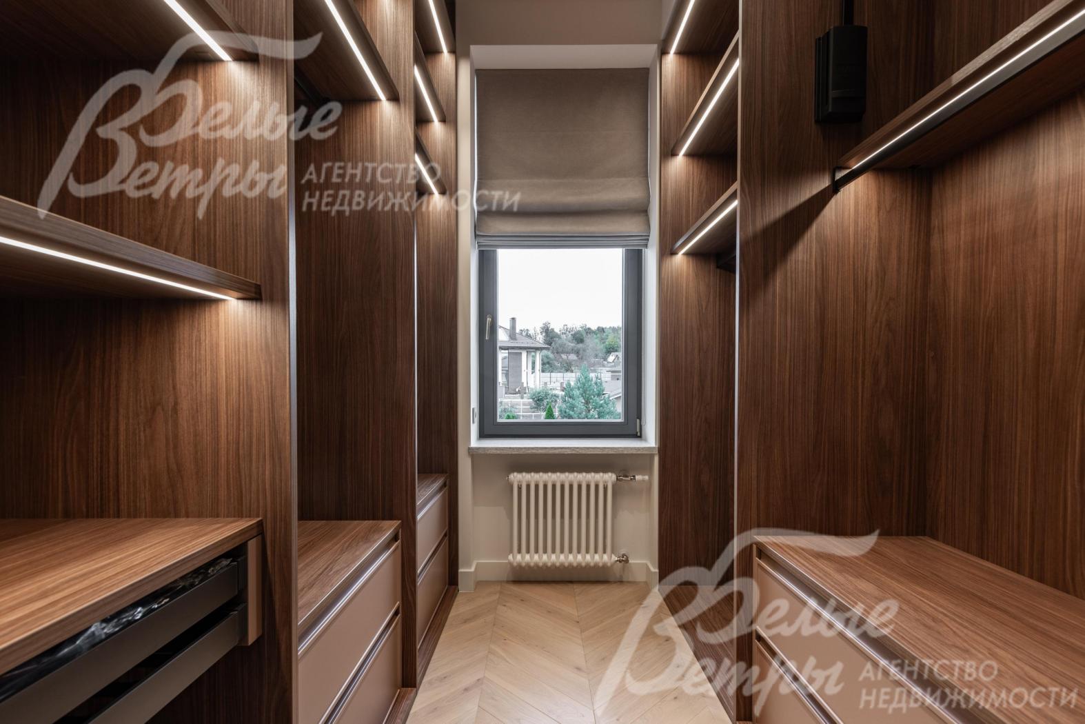 2 гардеробные при главной мастер спальне