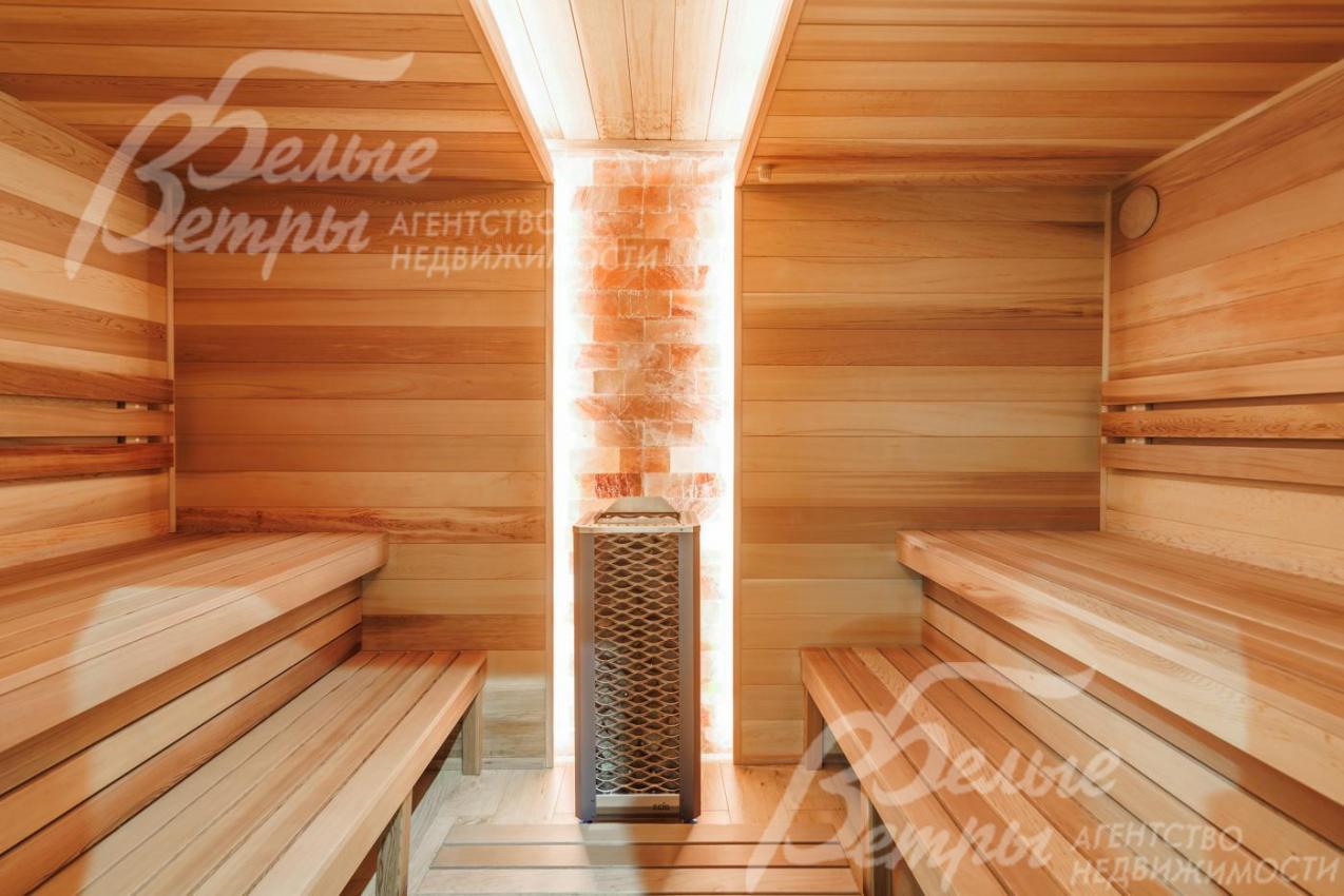 Красный кедр и гималайская соль создают атмосферу настоящего СПА