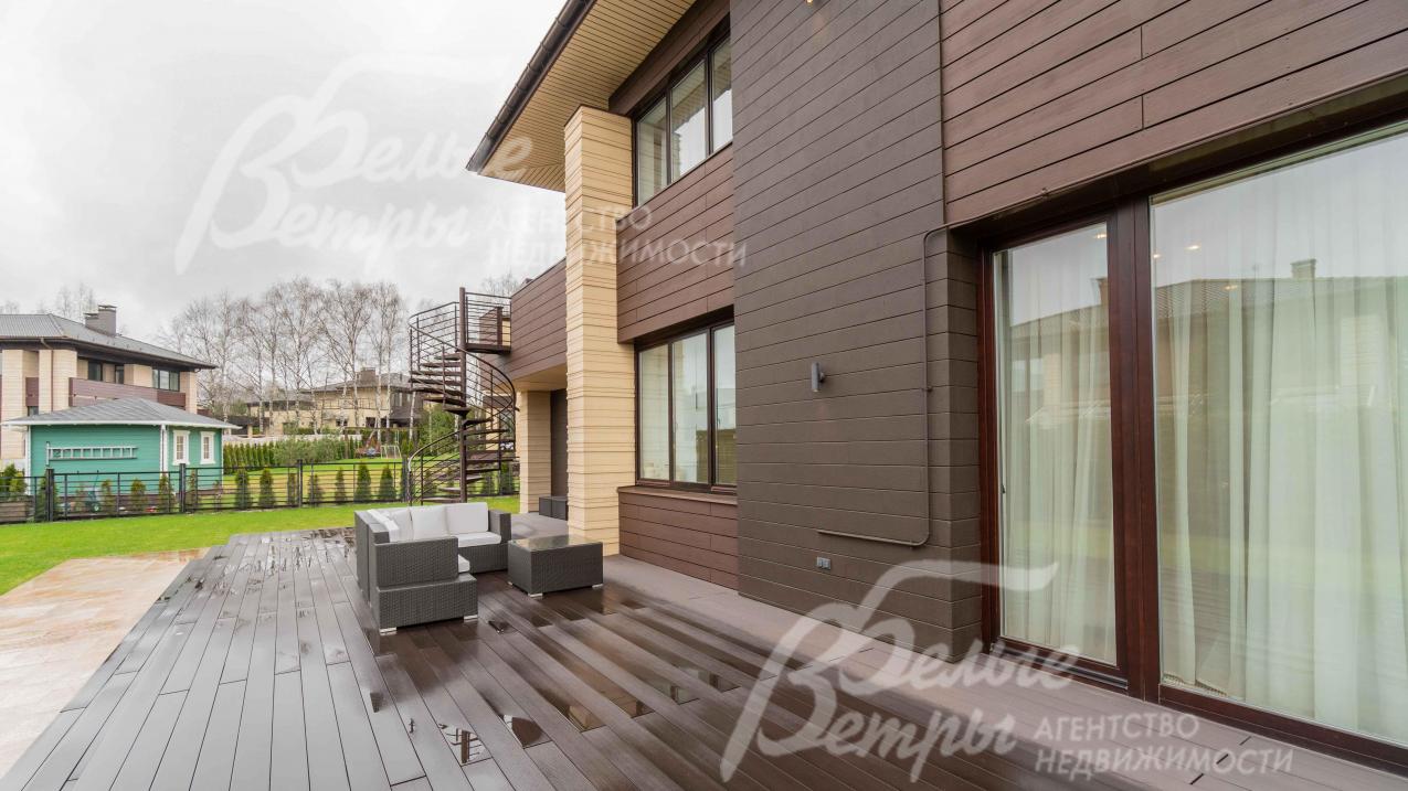 Терраса 1-го эатажа более 80 кв.м и ДПК, стеклопакеты из лиственницы категории люкс 