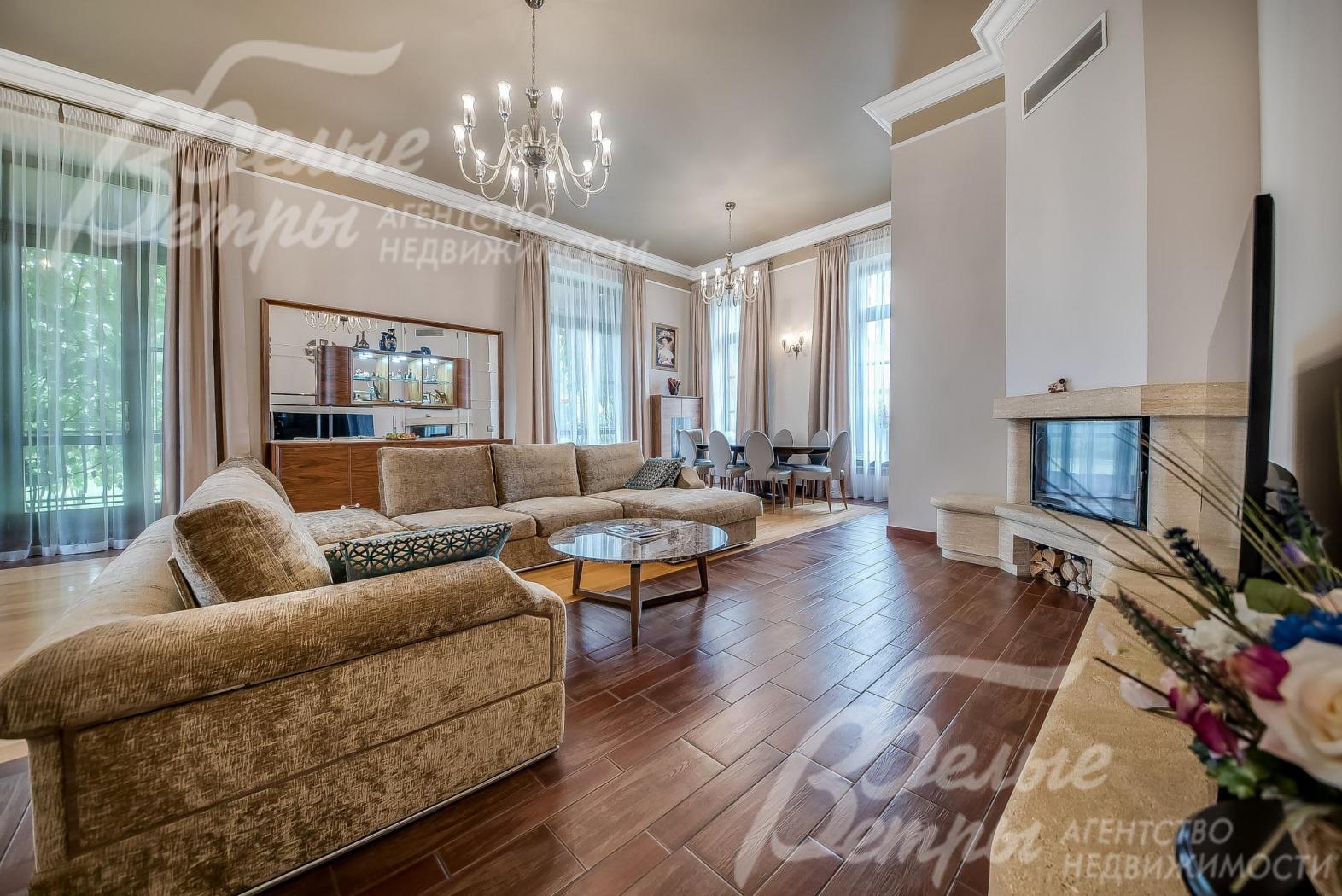 Гостиная с камином 58 кв.м