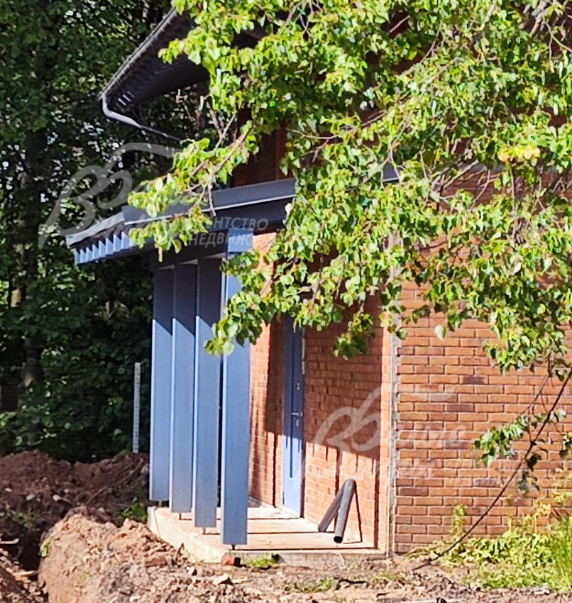 Участок граничит с лесом