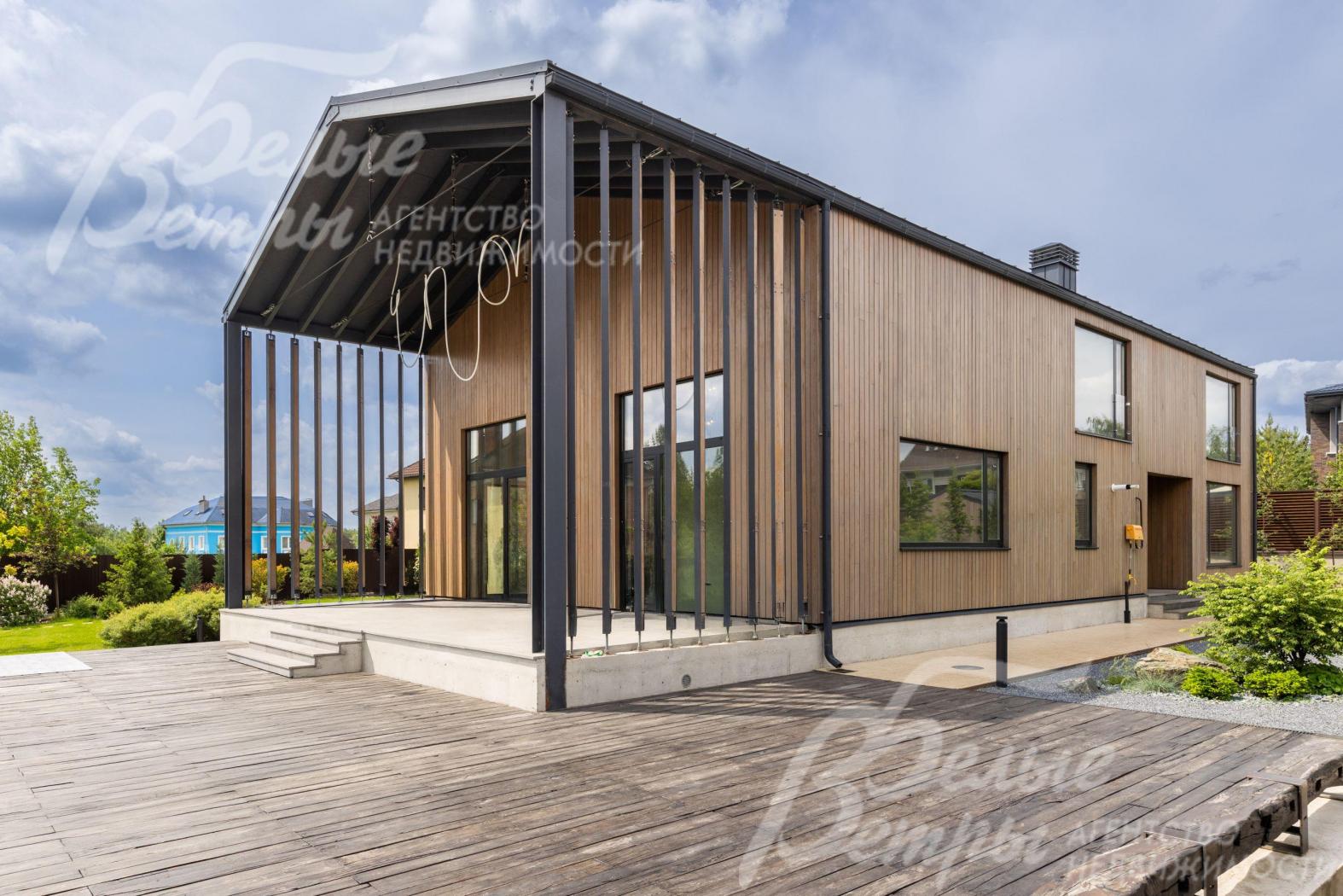 Выход на террасу 55 кв.м из гостиной.