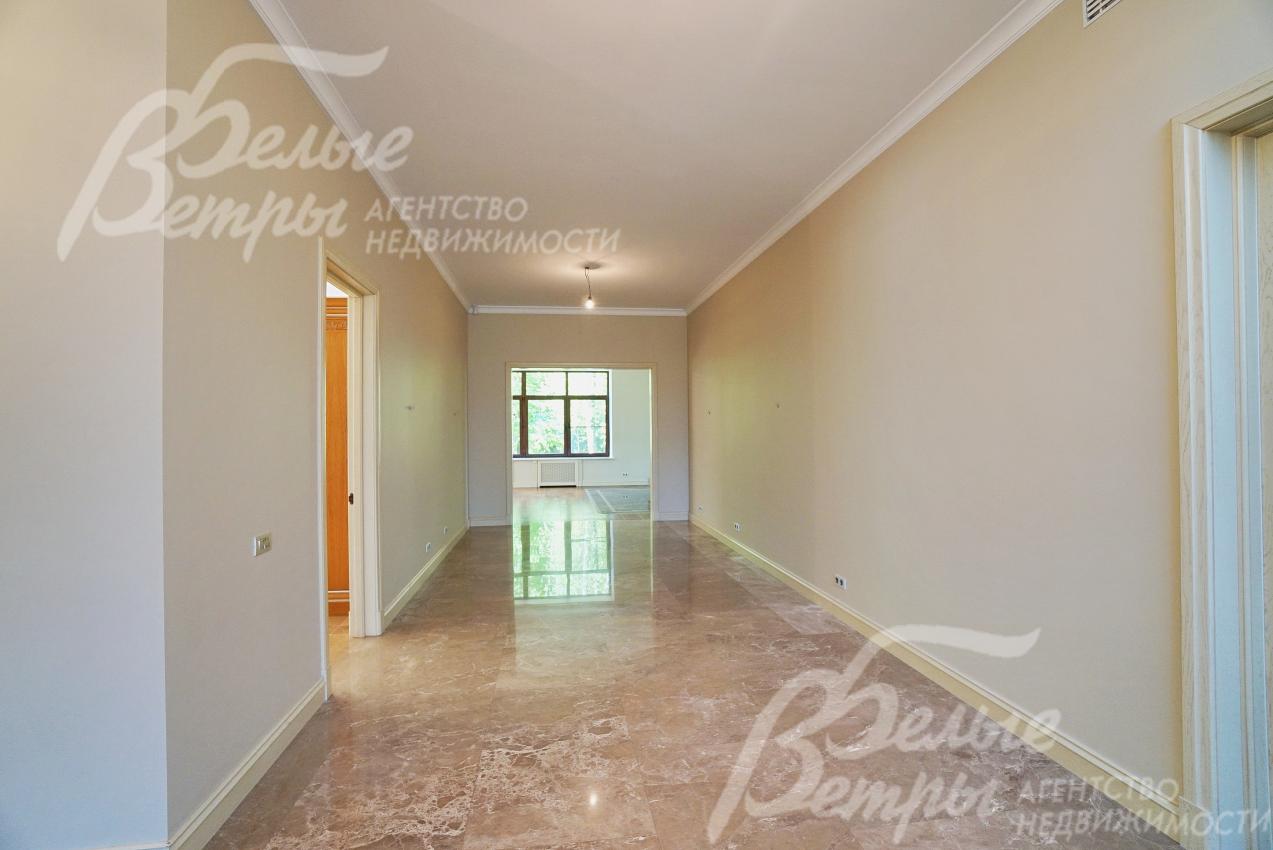 Холл первого этажа 45 кв.м