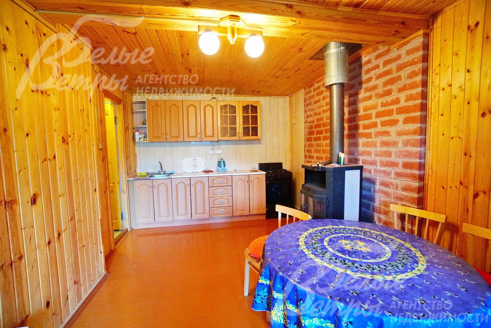 Кухня 17кв.м на 1-ом этаже гостевого дома