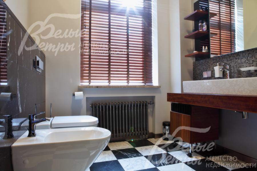 Санузел хозяйской спальни.