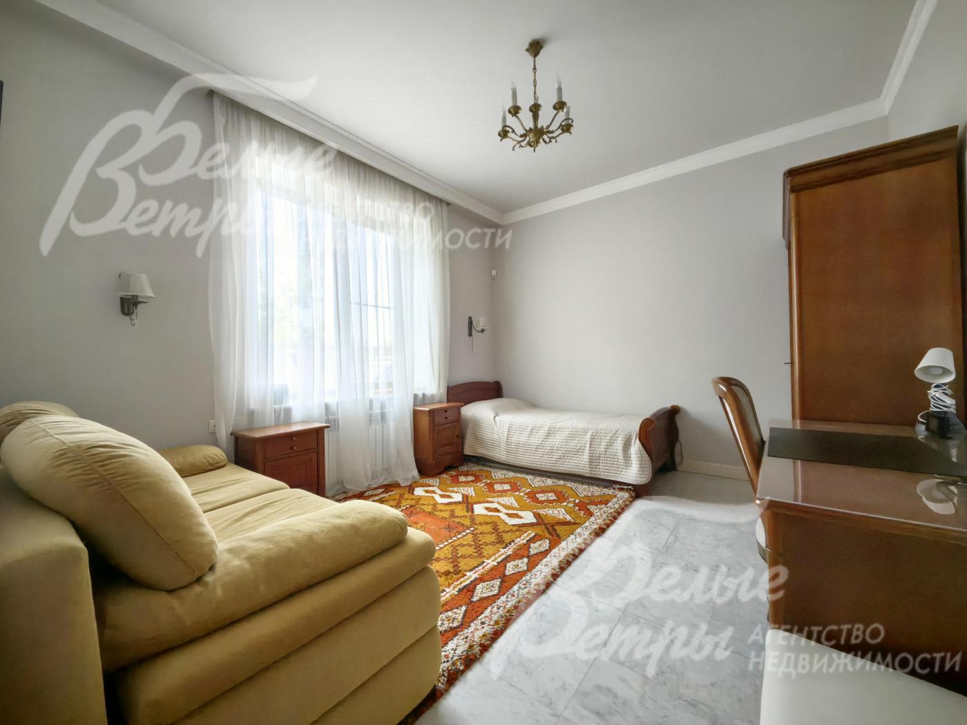 Спальня-кабинет со своим санузлом на 1-ом этаже