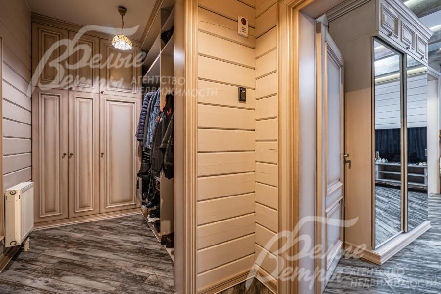 Прихожая с гардеробной
