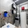 Установлены напольный котел BAXI мощностью 44 кВт, бойлер на 200 л, система очистки воды
