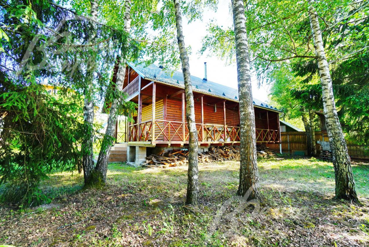 Вид на гостевой дом с баней со стороны озера