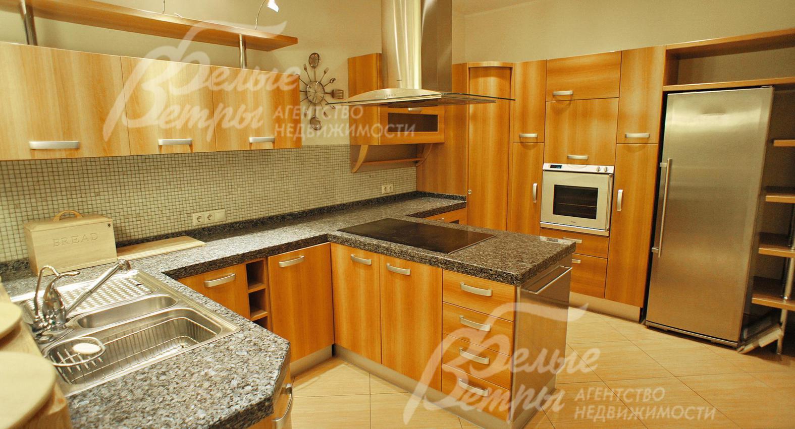 Кухонный гарнитур со всей встроенной техникой