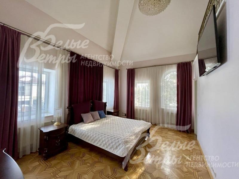 Мастер-спальня 36 кв.м с гардеробной и санузлом.