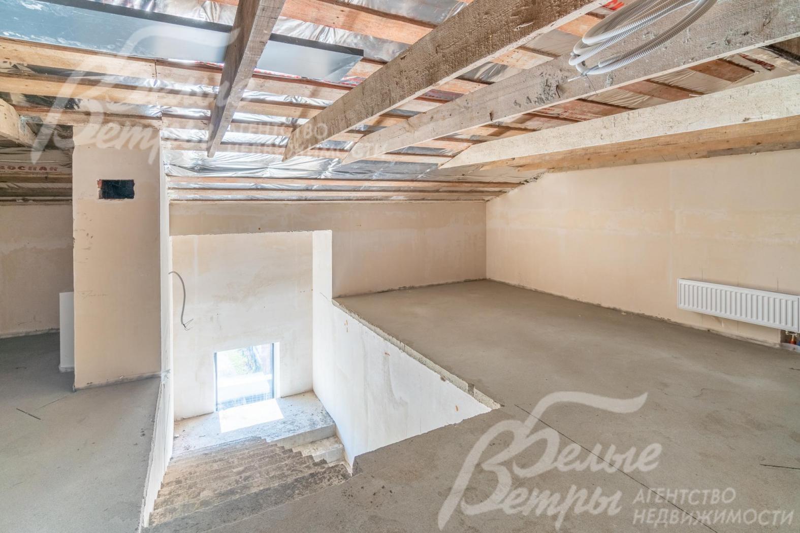 Мансарда - 40 кв.м полезной площади.