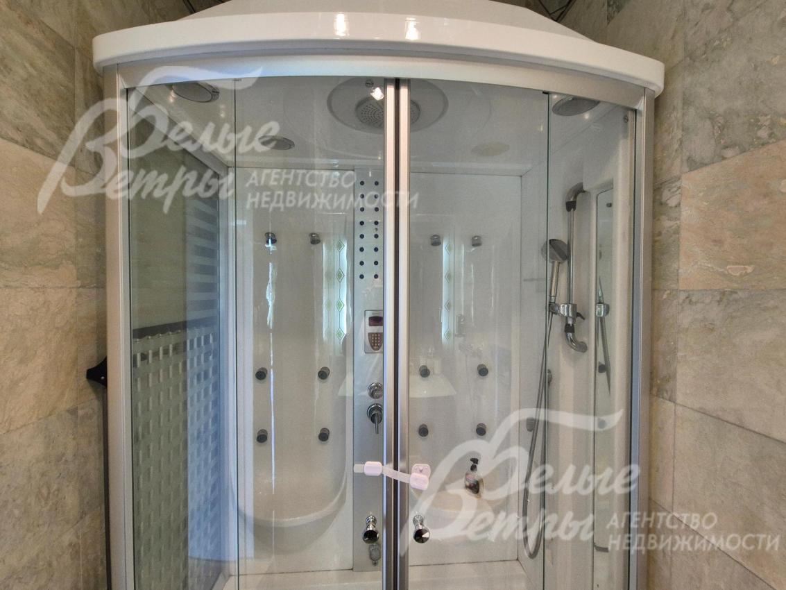 Душевая кабина с вертикальным гидромассажем