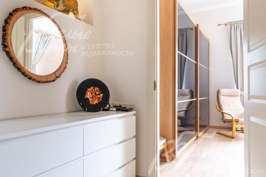 Вход в спальню из коридора 2-го этажа