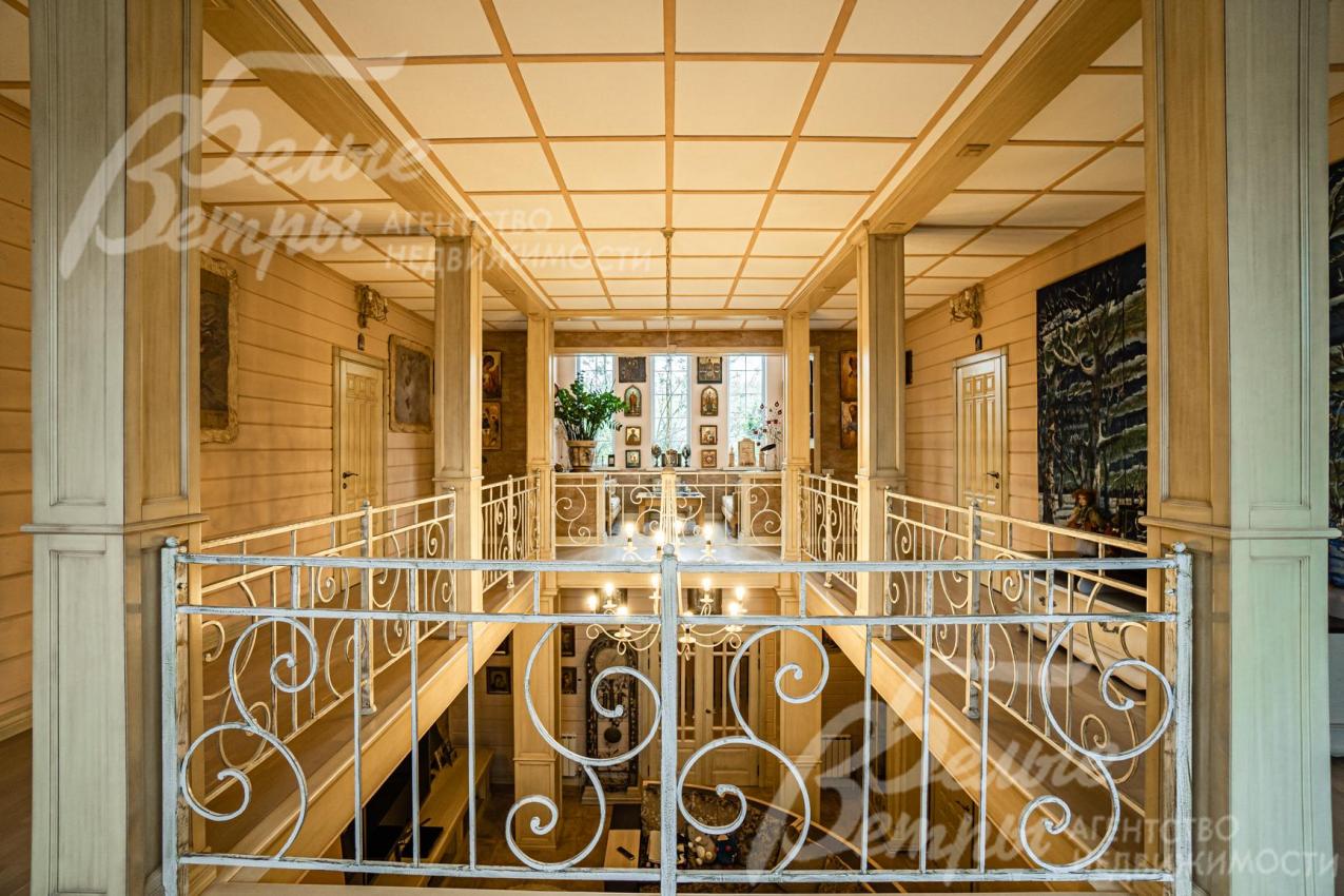 Холл-галерея 2го этажа над гостиной